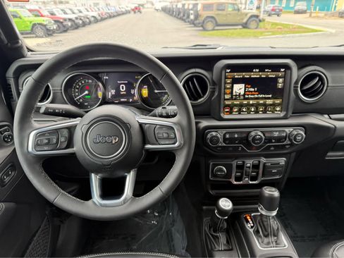 Used 2023 Jeep Wrangler Sahara w/ Cold Weather Group image 13