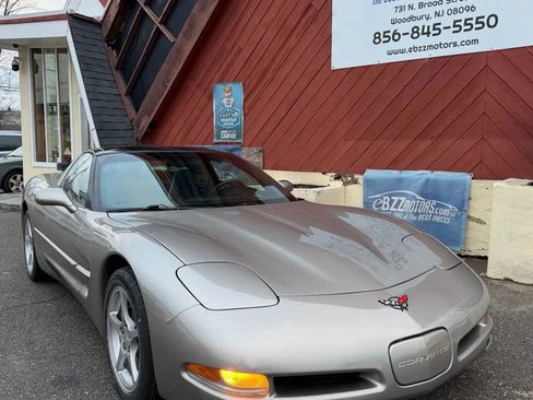 Used 2000 Chevrolet Corvette Coupe w/ Memory Pkg image 1