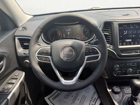 Used 2022 Jeep Cherokee Latitude AWD/4WD image 12