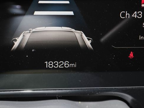 Used 2025 GMC Yukon XL Denali image 17