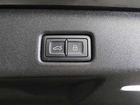 Used 2025 Audi Q5 Premium Plus w/ Premium Plus image 17