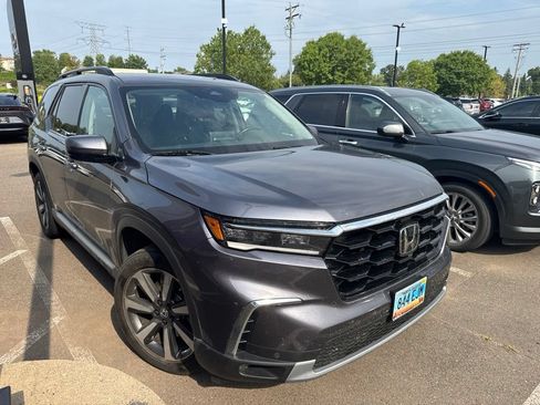 Used 2025 Honda Pilot Touring image 4