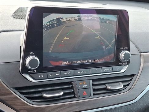 Used 2024 Nissan Altima 2.5 SV image 17