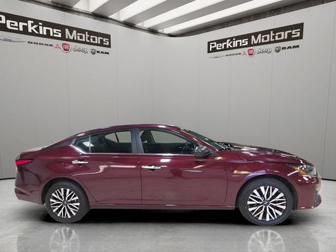 Used 2024 Nissan Altima 2.5 SV AWD/4WD image 6