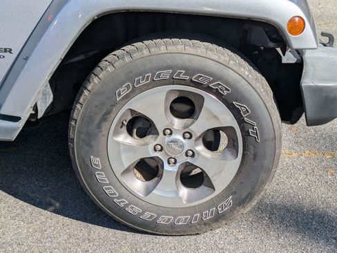 Used 2017 Jeep Wrangler Unlimited Sahara w/ Max Tow Package image 12