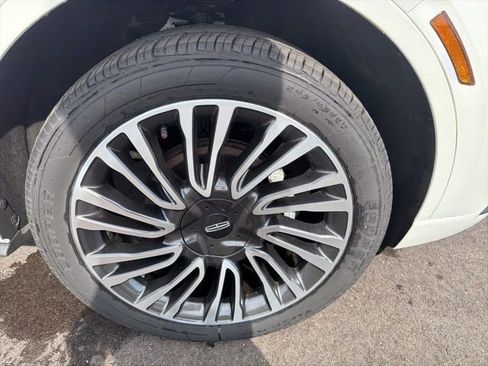 Used 2022 Lincoln Corsair AWD w/ Premium Package image 4