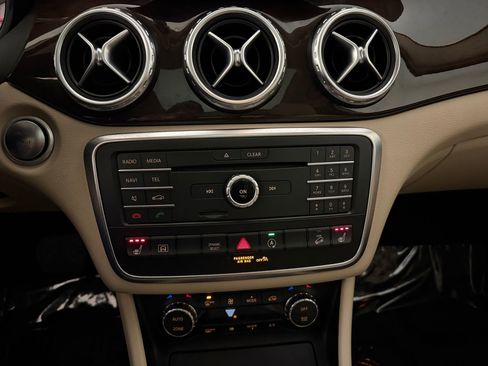 Used 2017 Mercedes-Benz GLA 250 4MATIC image 19
