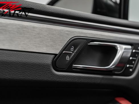 Used 2020 Porsche Macan Turbo image 20