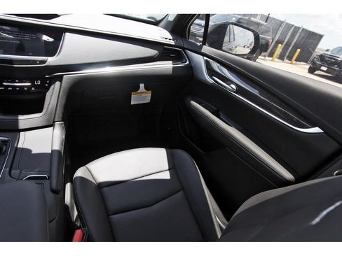 New 2026 Cadillac XT5 Sportv w/ LPO, Onyx Lite Package AWD/4WD image 10