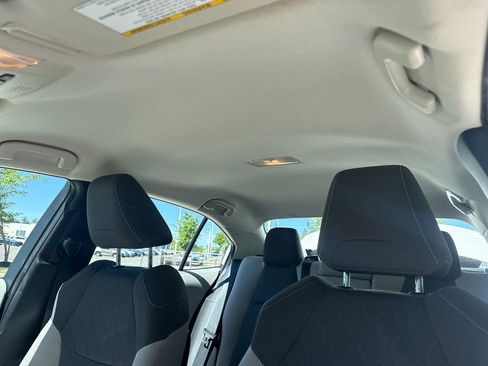 Used 2022 Toyota Corolla LE FWD image 29