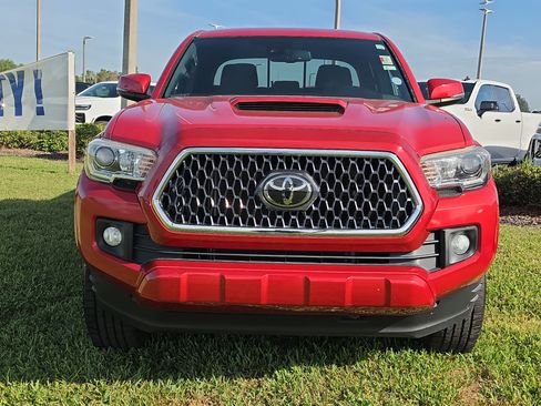 Used 2018 Toyota Tacoma TRD Sport RWD image 2