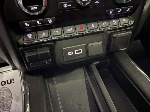 Used 2022 GMC Sierra 2500 AT4 w/ AT4 Premium Plus Package image 16