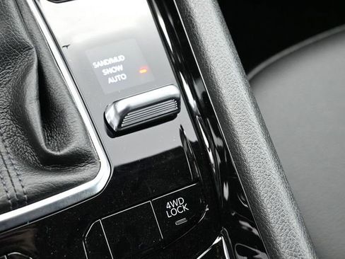 Used 2024 Jeep Compass Limited image 22