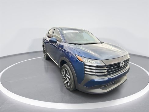 Used 2025 Nissan Kicks SV image 2