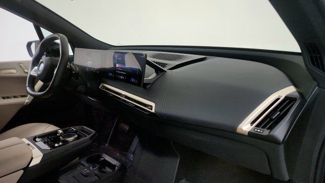 Used 2024 BMW iX xDrive50 w/ Premium Package AWD/4WD image 34