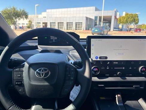 Used 2026 Toyota C-HR AWD/4WD image 10