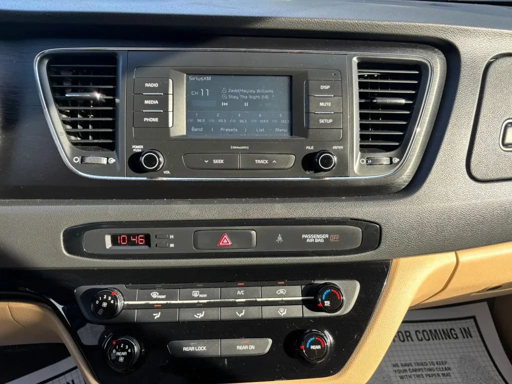 Used 2018 Kia Sedona LX FWD image 22