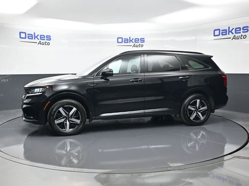 Certified 2023 Kia Sorento S image 5