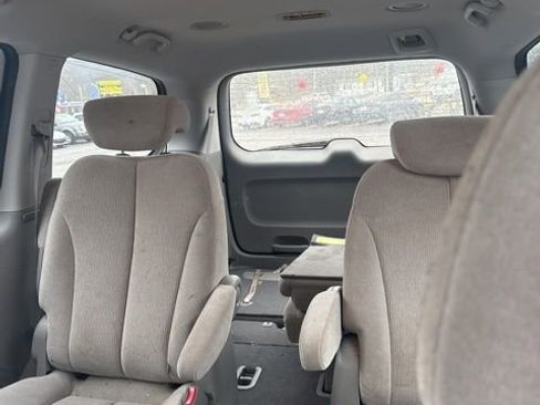 Used 2008 Kia Sedona LX image 17