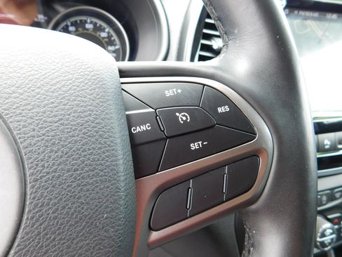Used 2019 Jeep Cherokee Limited AWD/4WD image 24