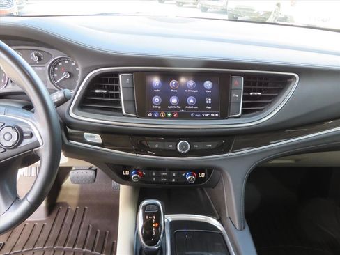 Used 2020 Buick Enclave Essence image 20