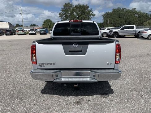 Used 2019 Nissan Frontier SV image 5