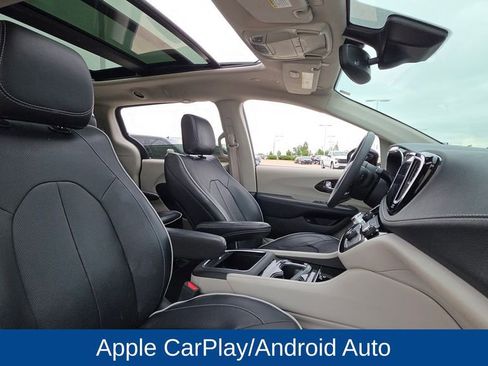 Certified 2022 Chrysler Pacifica Limited FWD image 13