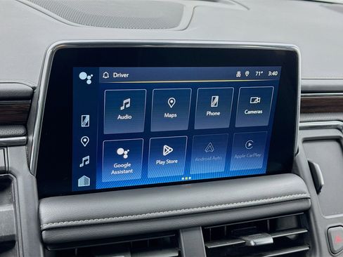 Used 2023 Chevrolet Suburban Premier image 9