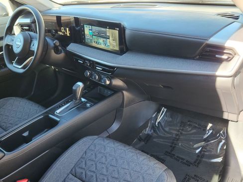 Certified 2025 Nissan Kicks SV image 14