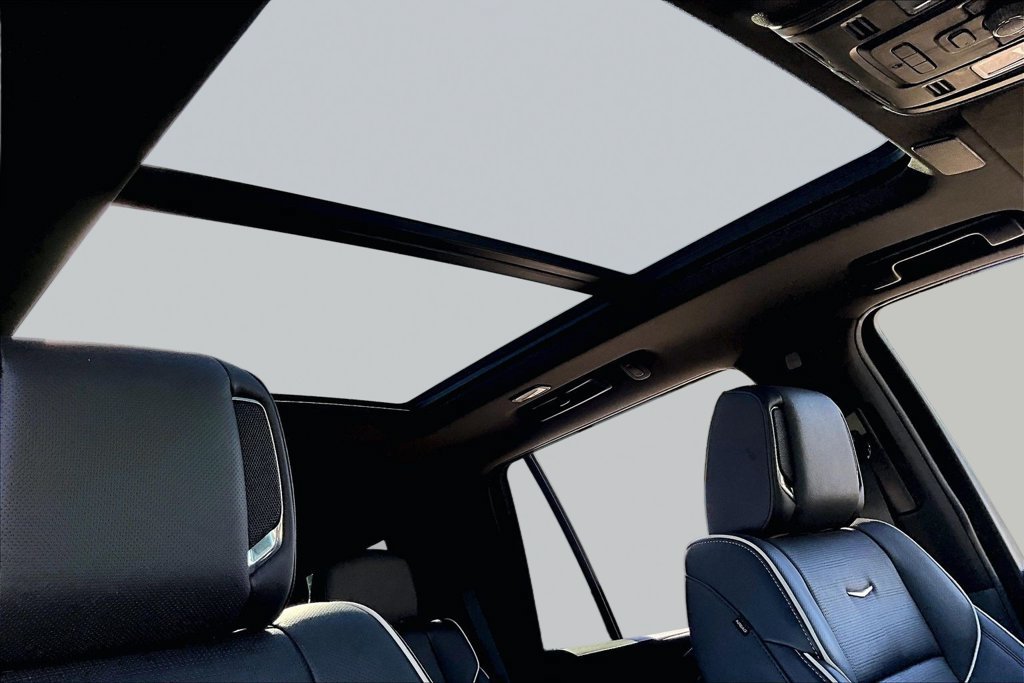 Certified 2023 Cadillac Escalade Premium Luxury w/ LPO, Floor Liner Package AWD/4WD image 17