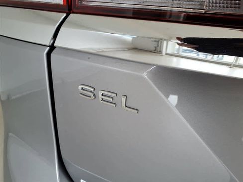 Used 2025 Volkswagen Atlas SEL Premium R-Line image 17