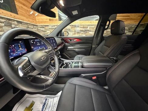 Used 2025 Chevrolet Traverse Z71 w/ Driver Confidence Package AWD/4WD image 13