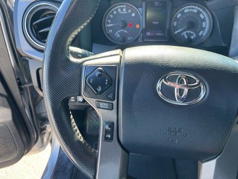 Used 2017 Toyota Tacoma TRD Sport w/ Tow Package (A/T) image 18