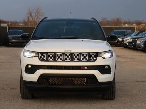 Used 2025 Jeep Compass Limited image 5