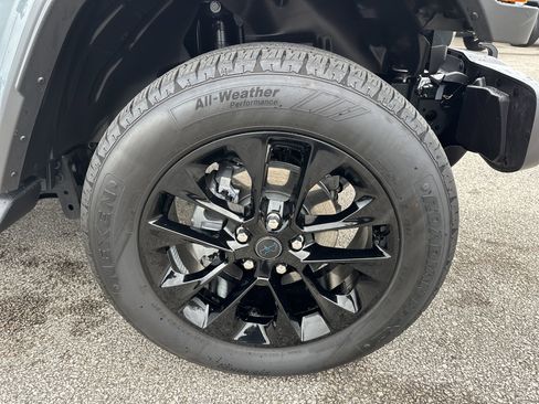 Used 2025 Jeep Wrangler Sahara image 13