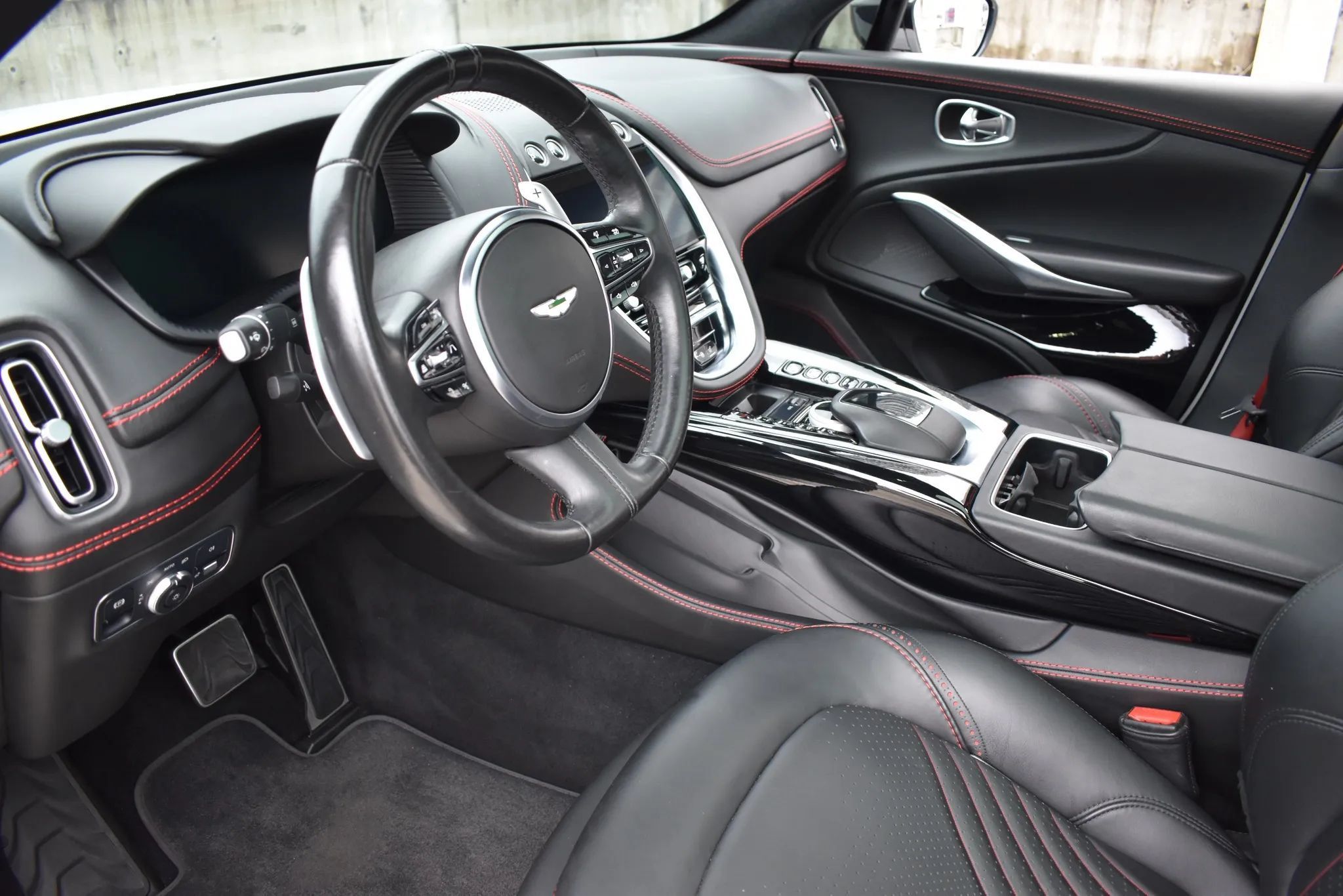 Used 2021 Aston Martin DBX AWD/4WD image 7