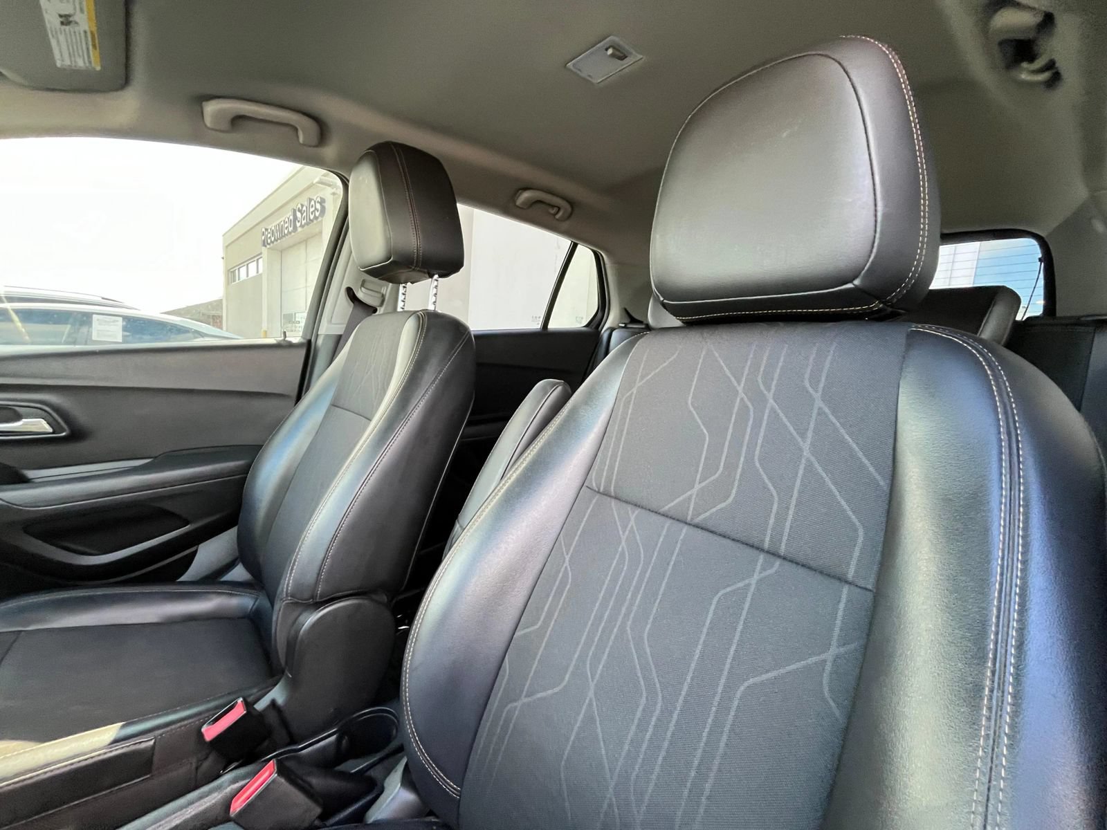 Used 2018 Chevrolet Trax LT w/ LT Convenience Package AWD/4WD image 27
