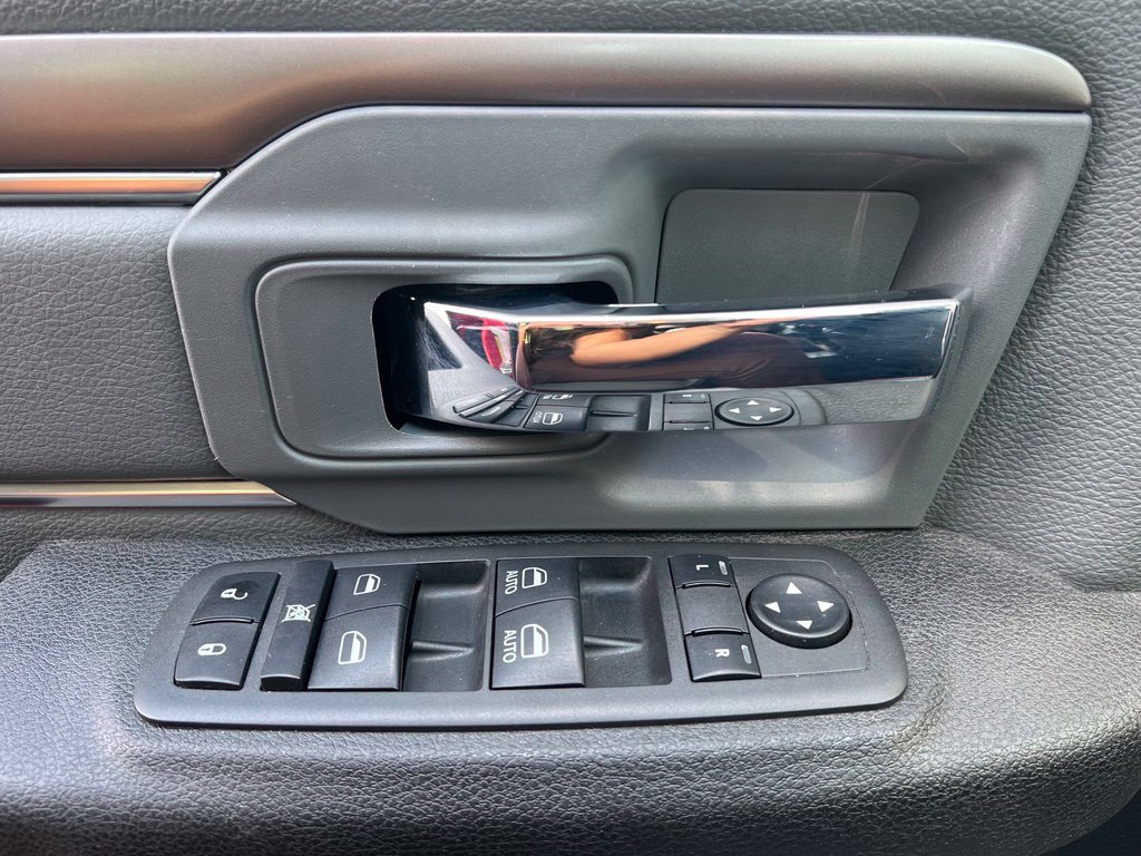 Used 2022 RAM 1500 Classic SLT AWD/4WD image 19