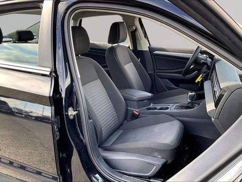 Used 2025 Volkswagen Jetta S image 19