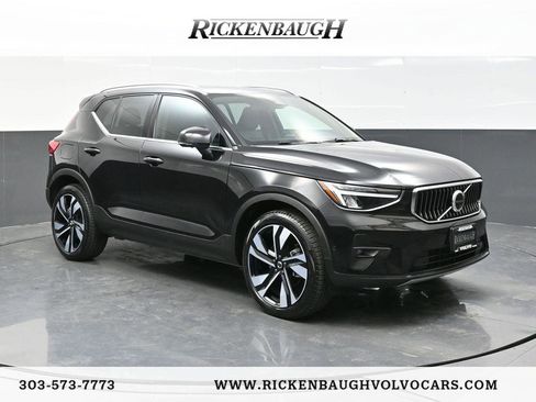 Used 2025 Volvo XC40 B5 Plus image 1