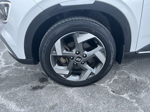 Used 2023 Hyundai Venue Limited image 12