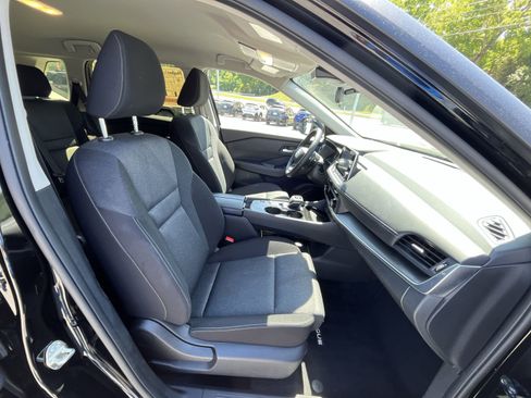 Used 2025 Nissan Rogue SV FWD image 27