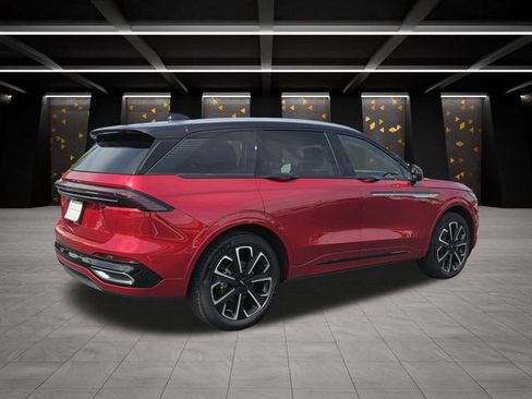 Certified 2025 Lincoln Nautilus Reserve AWD/4WD image 4