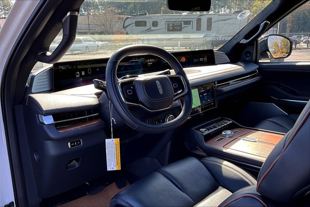 New 2025 Lincoln Navigator Black Label AWD/4WD image 6