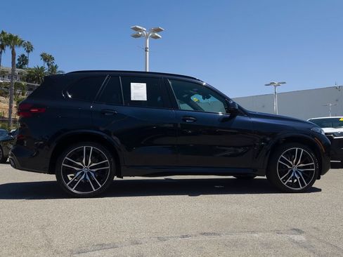Used 2024 BMW X5 sDrive40i w/ M Sport Package RWD image 3