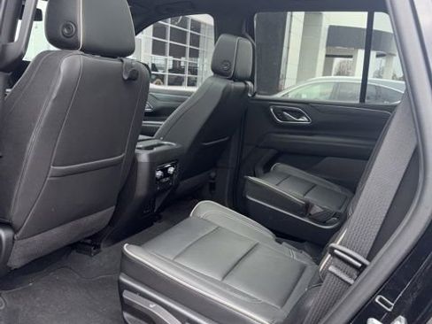 Used 2023 GMC Yukon SLT w/ SLT Premium Package image 14