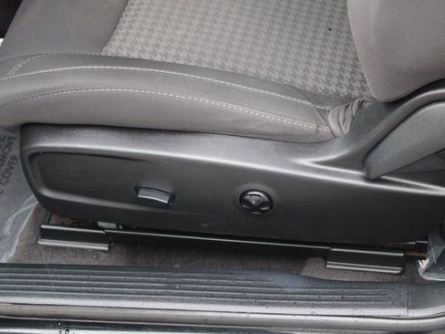 Used 2018 Dodge Challenger SXT image 16