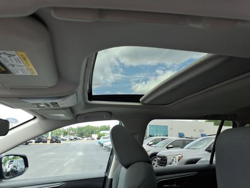 Used 2022 Toyota RAV4 XLE w/ Convenience Package FWD image 12