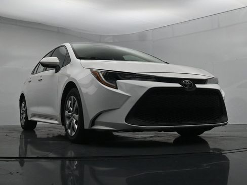 Used 2021 Toyota Corolla LE FWD image 18