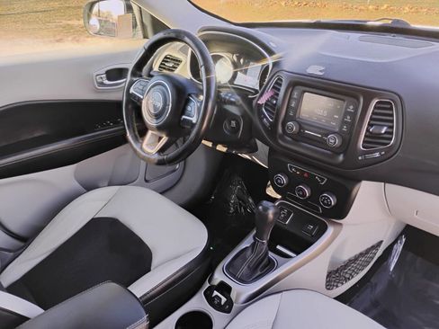 Used 2018 Jeep Compass Latitude w/ Safe & Security Group image 15